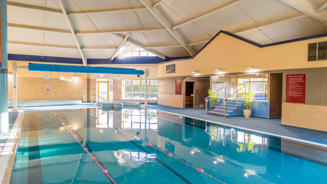 Swimming-Pool-Newtown-Park-Hotel