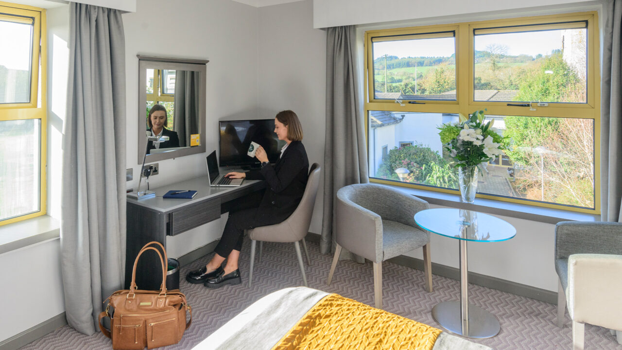 Corporate-Bedroom-Newtown-Park-Hotel