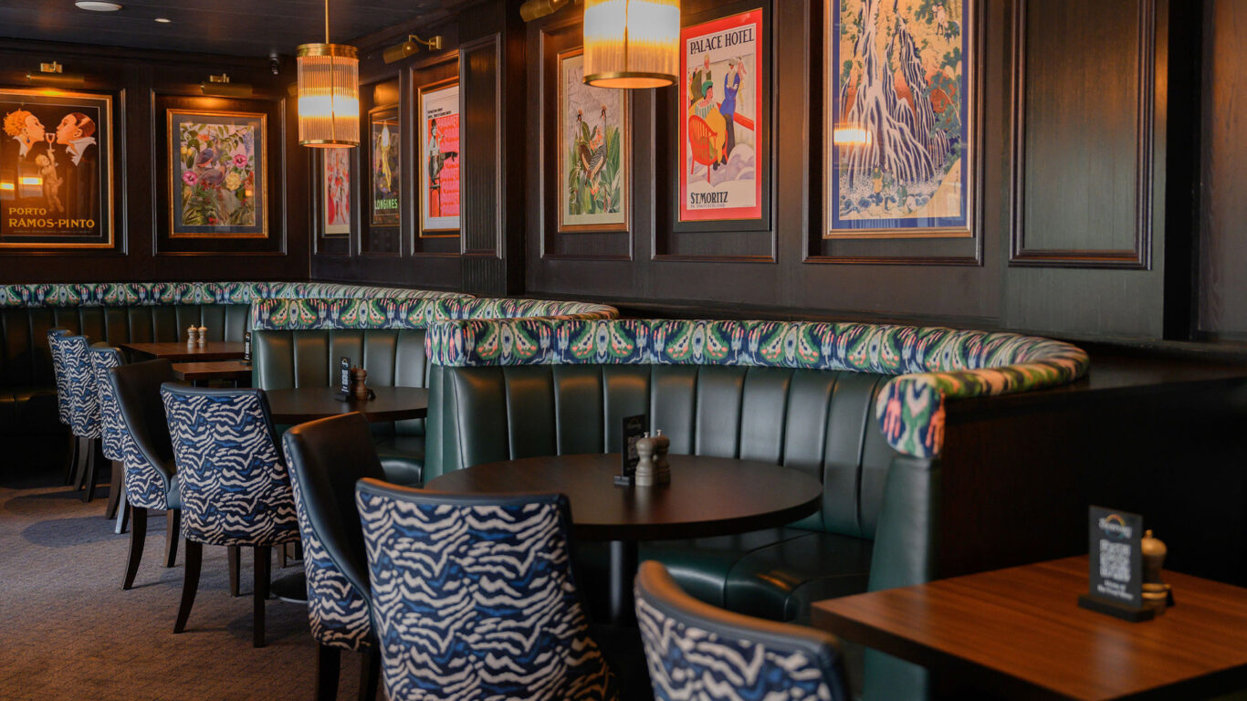 The-Courtyard-Bar-Seating