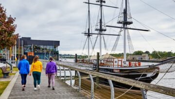 Dunbrody Famine Ship New Ross with Walkers_ICP